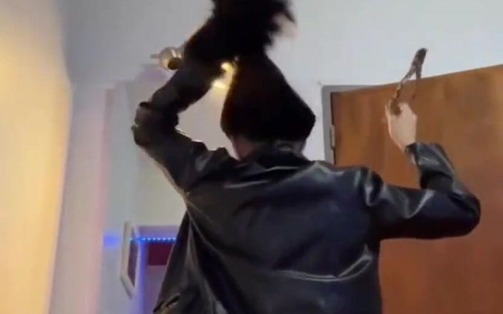 MartiiAciar: Dans etmeye gitmek için yeni kıyafetimi buldum, istersen yorum yap