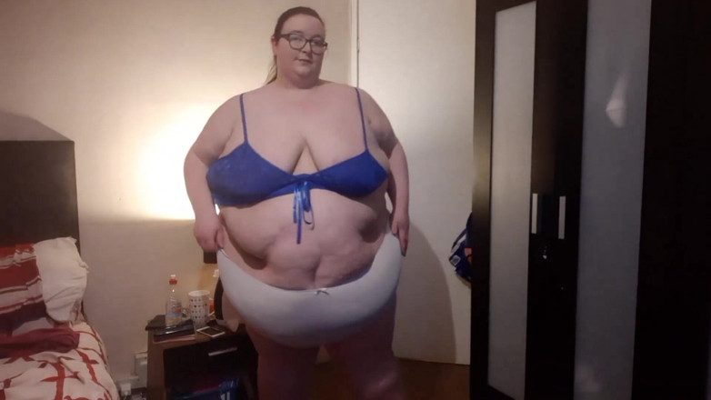 SSBBWLadyBrads: SSBBW does exercise routine