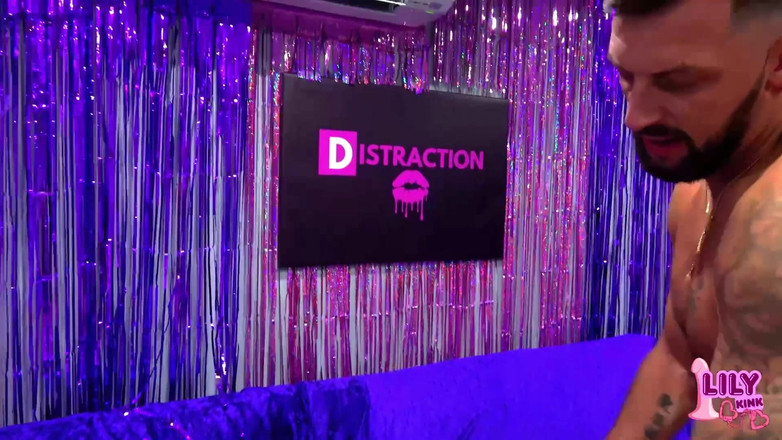 Lily kink: Distrazione: Lo Spettacolo Di Giochi Porchi