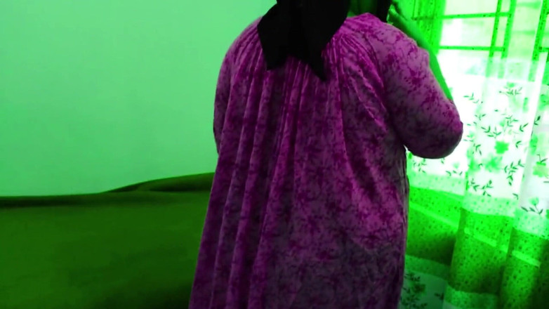 Aria Mia: Cuando Kacha no está en casa, entonces me follo duro...