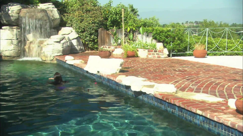 Radical: Latina Babe Got Her Pussy Fucked Rammed by the Pool