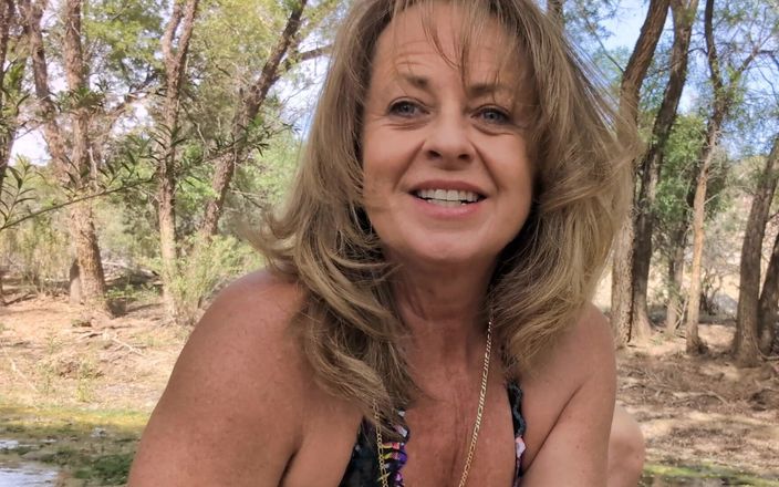 Little Linda: L'esperienza nel deserto della piccola linda vicino al torrente