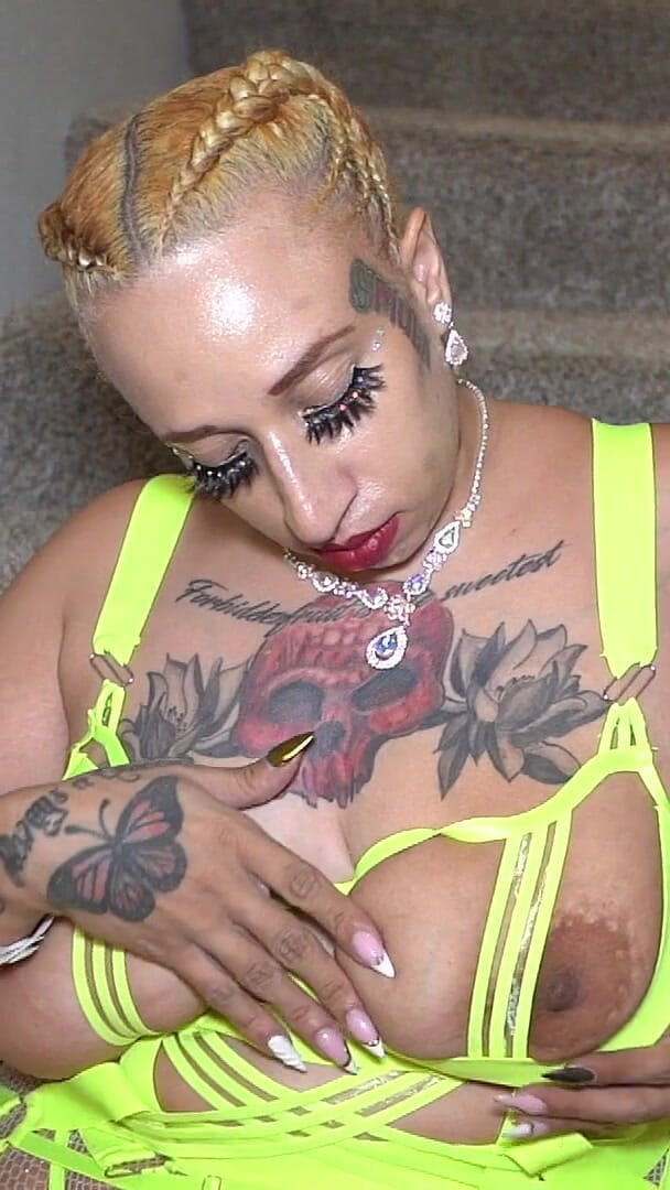 Showntellxxx: Zeitlupe, hüpfende milchige titten, twerk necken