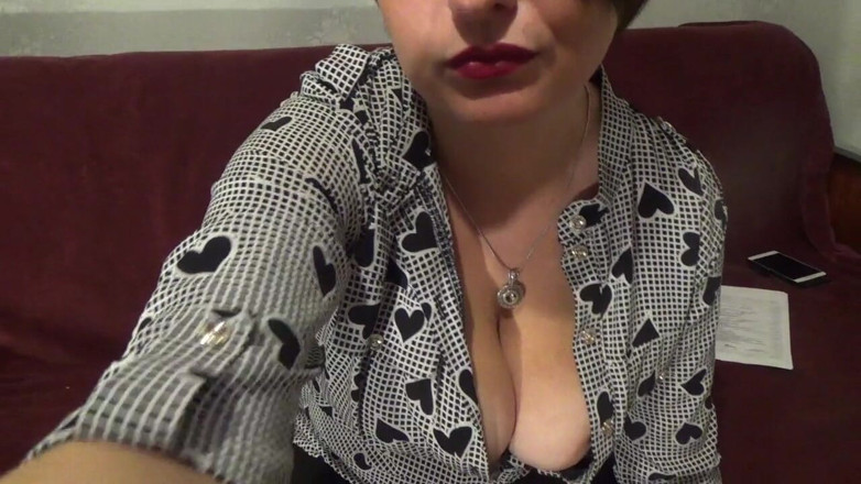Sexy Milf: La segretaria boobed, parte 1 (sulla lingua russa!!)