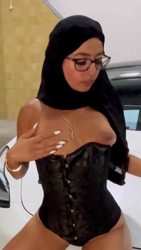Muslim Wife Gets Fucked in the Car Park