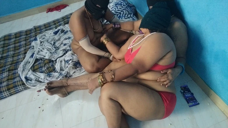 Tamil lesbian: Lesbian Hot Talking After Finguring