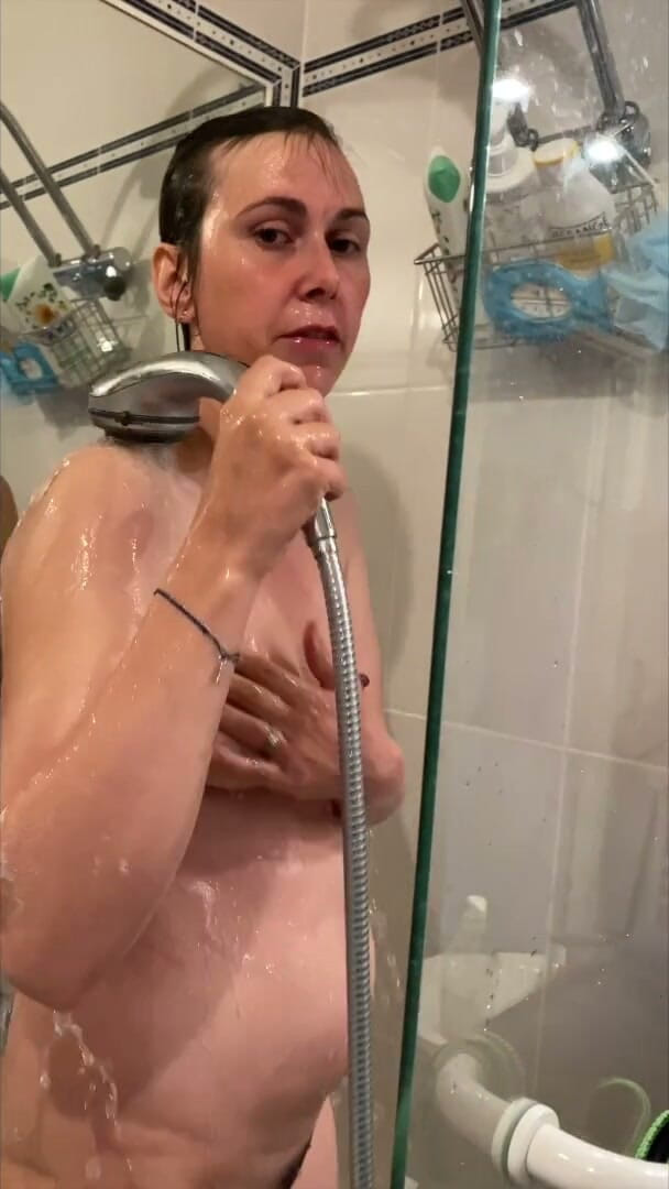 VanessaBoo: Shower Time