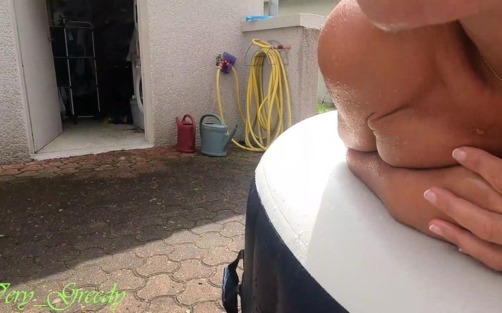 Les Gourmands: MILF chupa marido em banheira de hidromassagem usando batom e...