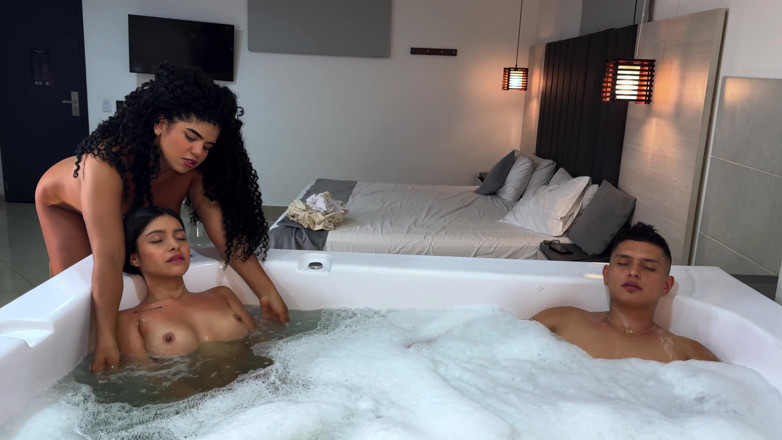 Camila Henao: Psicologo Molto Caldo, Trio Con Un Amico E Il Marito...