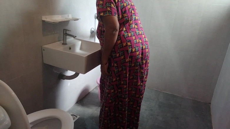 Reshma hot: Baculatá tetička Sexy koupání