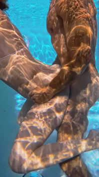 Léchage de cul sous l’eau, baise, éjaculation