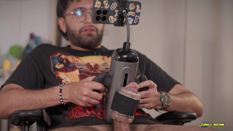 Camilo Brown: Sex Toy Review Handy Stroker by the Bad Peach