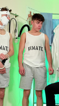 Badanie lekarskie dla dwóch więźniów Twink Pt 1
