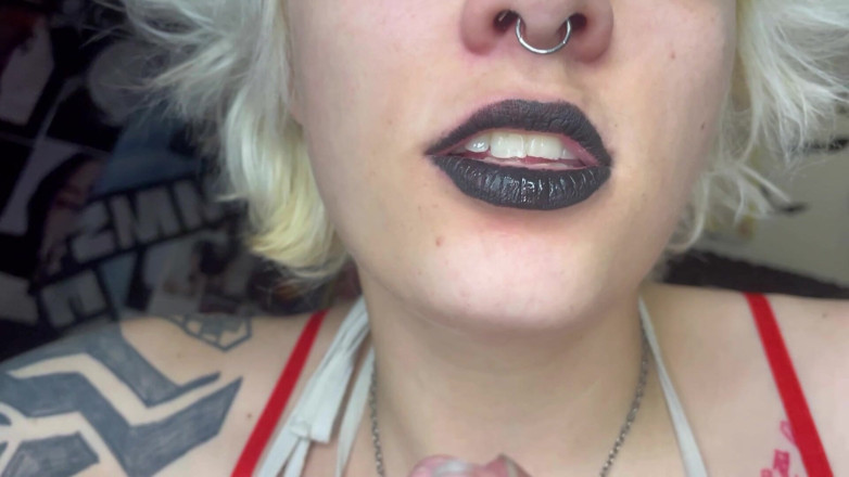 Glitterqueen1999: Drobný muž se vplíží do vody sester