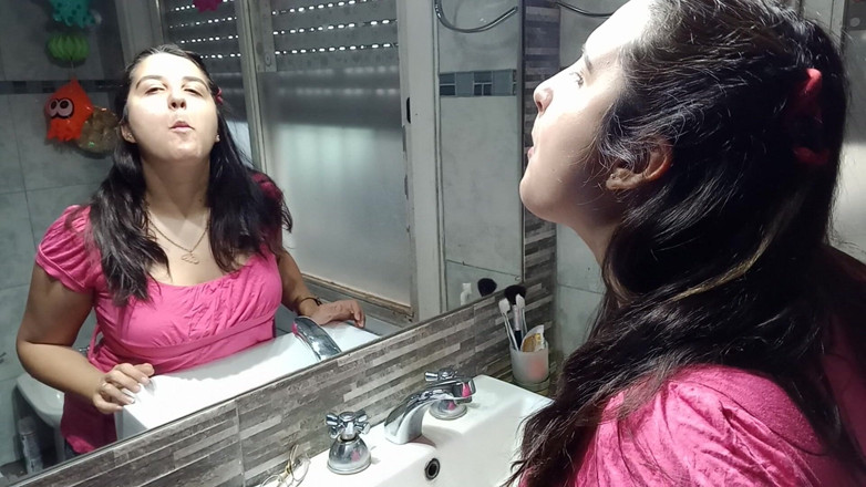 melu_world: Bubblegum Chewing at Mirror - Bunny Looner