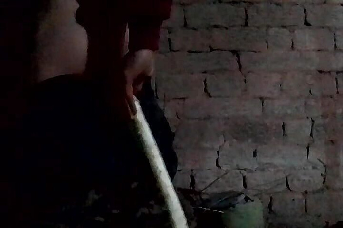 Gangbang straight: Rumah Luar Sendiri