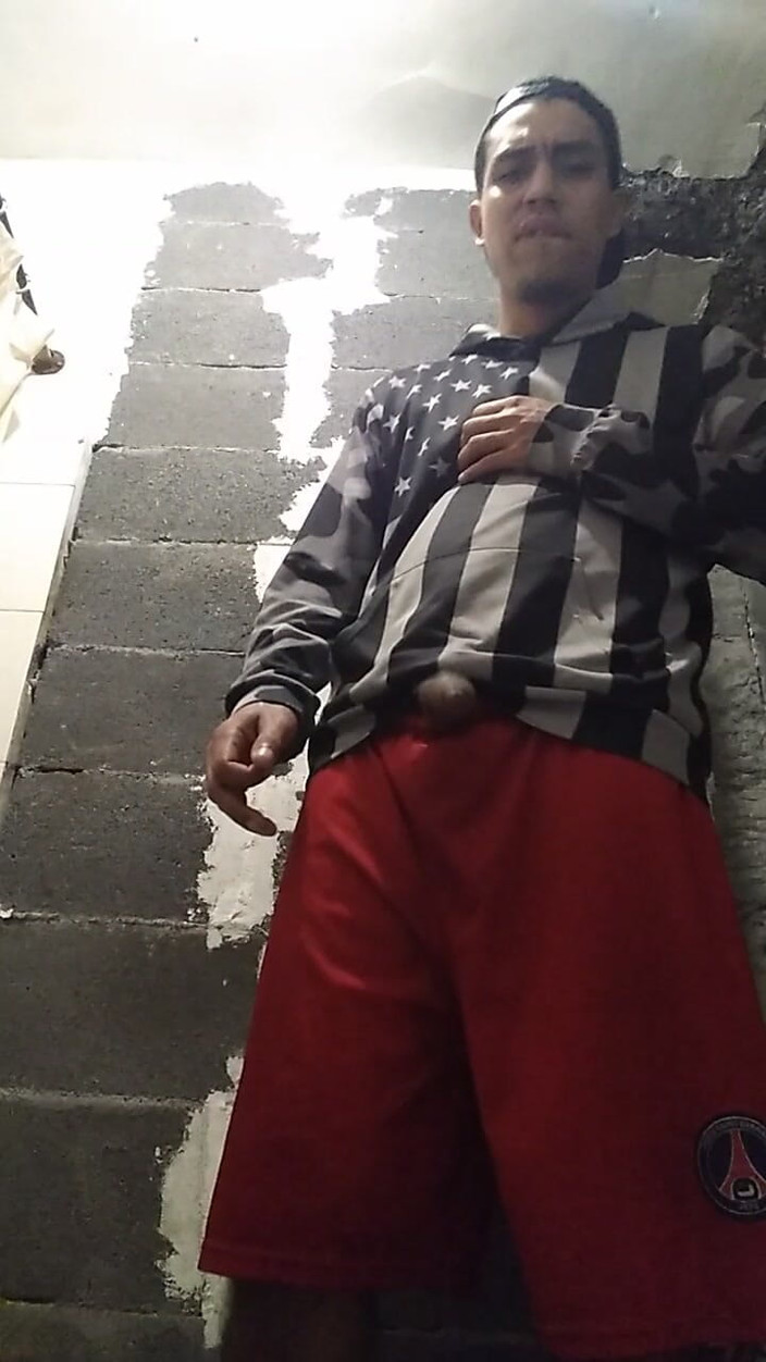 AlexAlejandro13: 我准备洗澡，但没有先拉它