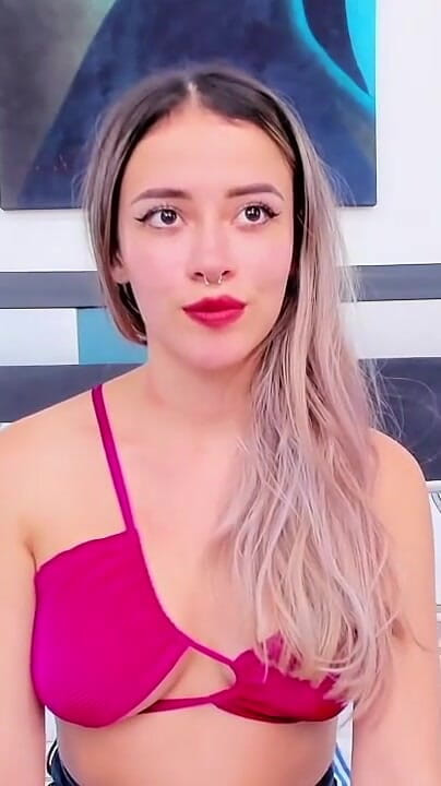 Yame Chike: Blonde Latina Will Immer in Ihrem Zimmer Hart Gefickt Werden