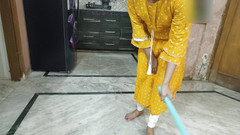 Hornycouple149: Pembantu rumah panas memakai sut di hadapan maliknya dan menghisap...