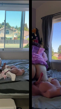 Une soubrette tapette en satin rose chevauche son jouet de poupée sexuelle enfermée
