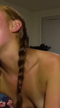 Leidenschaftlicher blowjob und hüpfen auf schwanz