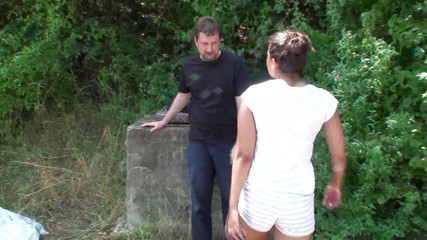 Femdom Austria: Kopání otroka venku