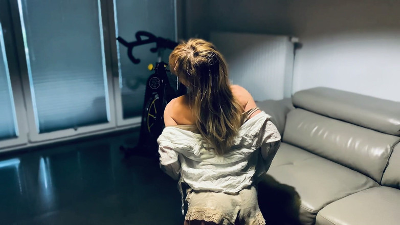 SalomeMassimo: Snella, muscolosa. Gola Profonda Calda.