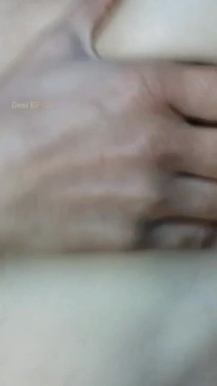 Manoj12015: 摇晃紧致的胸部和手淫湿润的阴户