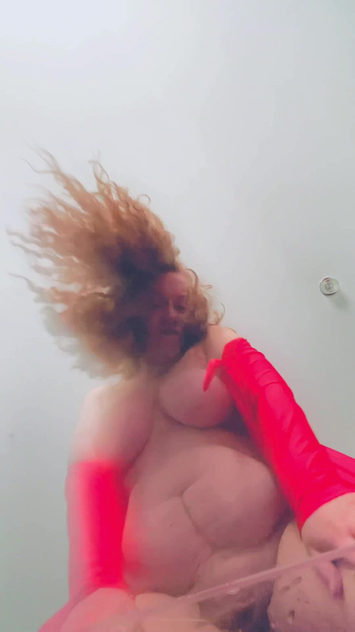 VikkiGeorgia: Fantasía de mujer alfa