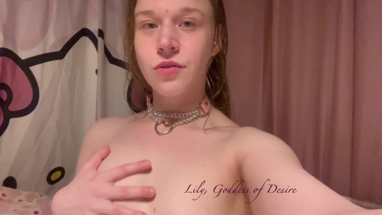 Lily, Goddess of Desire: Unterwürfige Schlampe präsentiert sich mit einem Halsband
