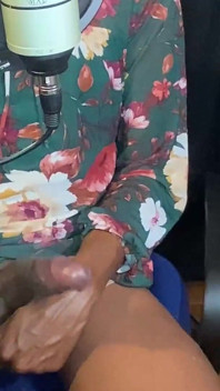 Velký transgender čůrák skáče, než se vystříká