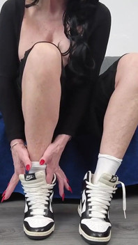 Pieds et chaussettes sexy en sueur