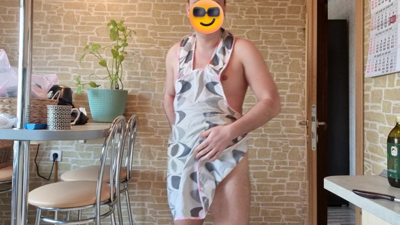 ShyCummerBoy: Trêu chọc với một tạp dề với lượng tinh lớn