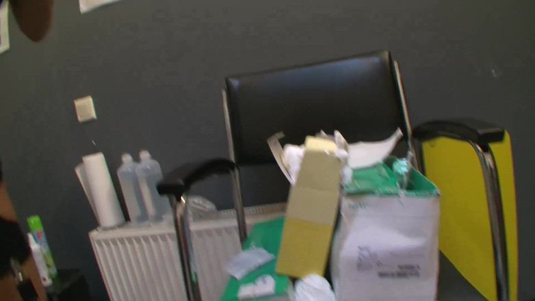 Absolute BDSM films - The original: Ärzte kümmern sich um seinen kleinen penis