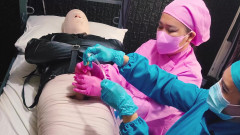 DominaFireOfficial: 2 asistente sadice care chinuie sclavul cu sondare