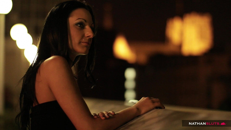 Nathansluts: Bella piccola ninfomane ungherese gioca con il suo culo