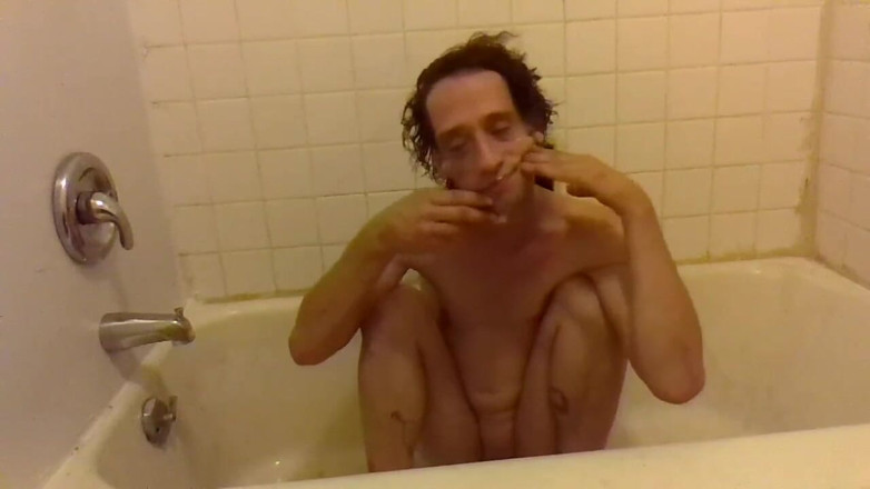 LilTaste: Holení obličeje, podřepování ve vaně