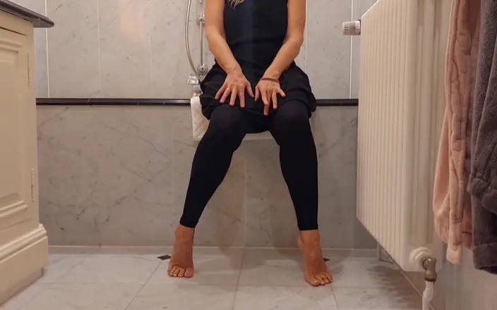 Selena701: Selena's Gold Rain, Sexy Posing and Bed Games