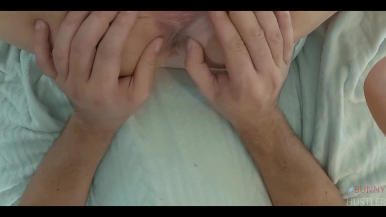 Bunny Hustler: Amatoriale miLF con figa pelosa Anale Martellante con creampie