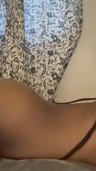 Back-shot cu mine călărind pe perna mea până când ejaculez