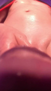 Váš POV. Femboy si rozmazává jeho tekutiny po celé tváři