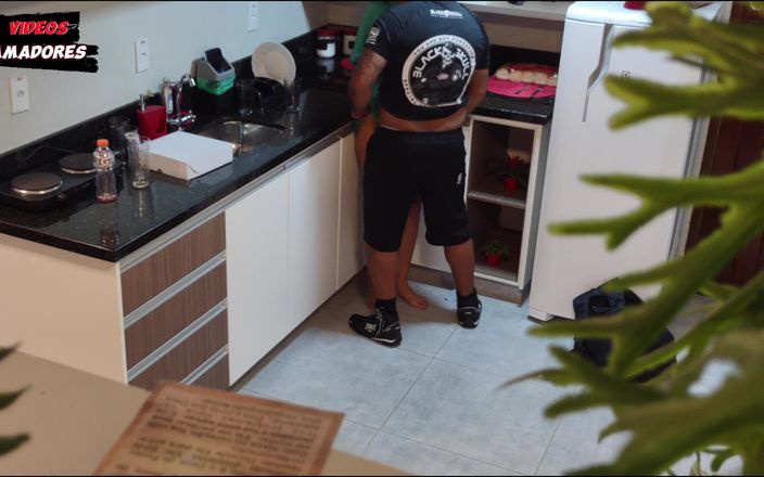 Amateurs videos: Snel neuken in de keuken