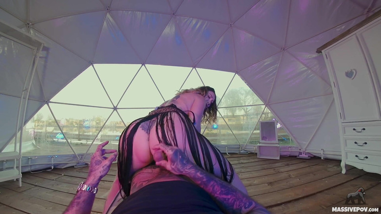 MassivePov: マヌエラ・フェラーリ:爆発的な継母