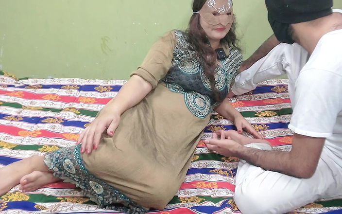 Gullnazkhan: India tía mamada y follada duro por joven novio tía...