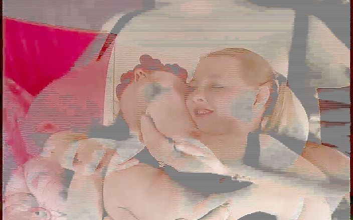 Lesbian Tales: Elle est excitée pendant que sa copine la baise par...
