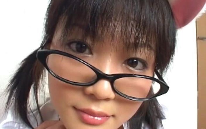 Japan Babe: Chica asiática te ayudará a masturbarte