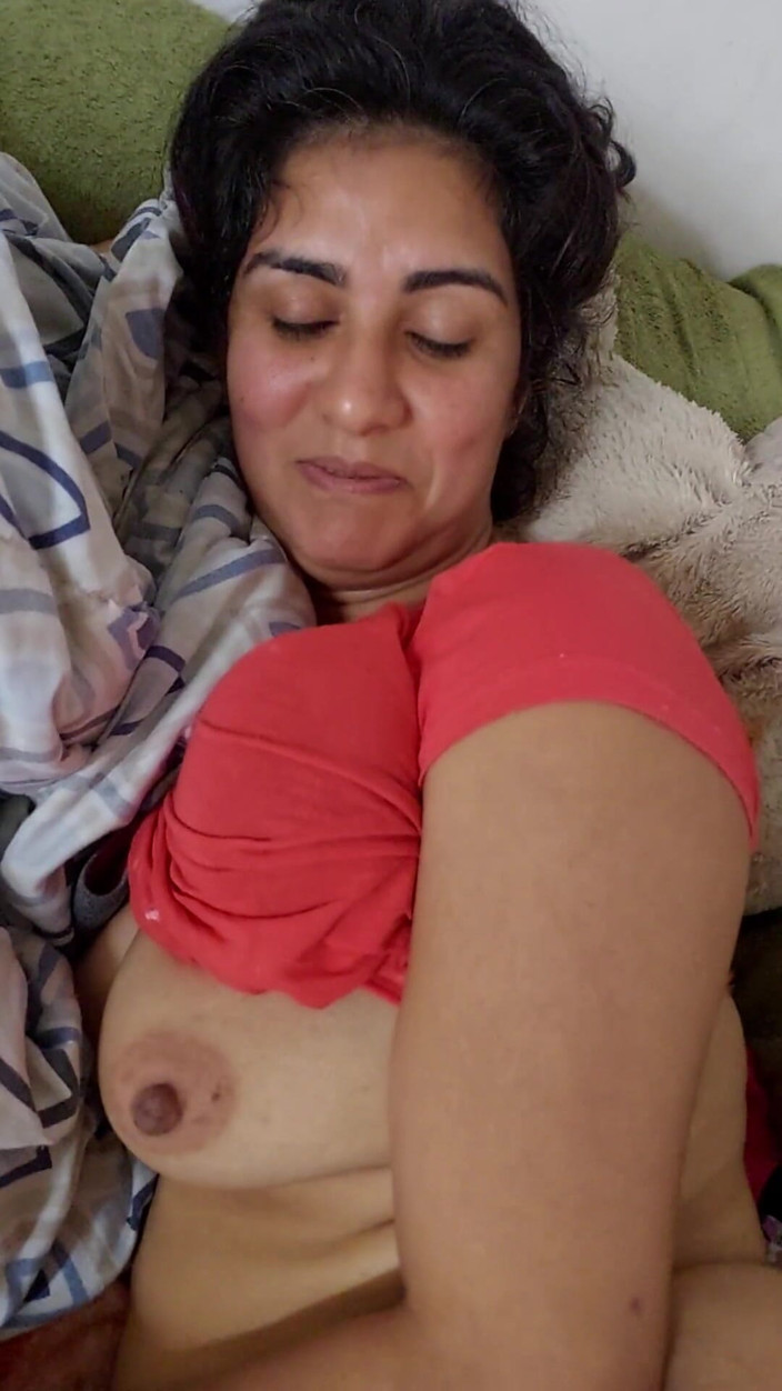 Renatinharj: Vanessinha had melk en was heerlijk heet, kijkend naar haar...