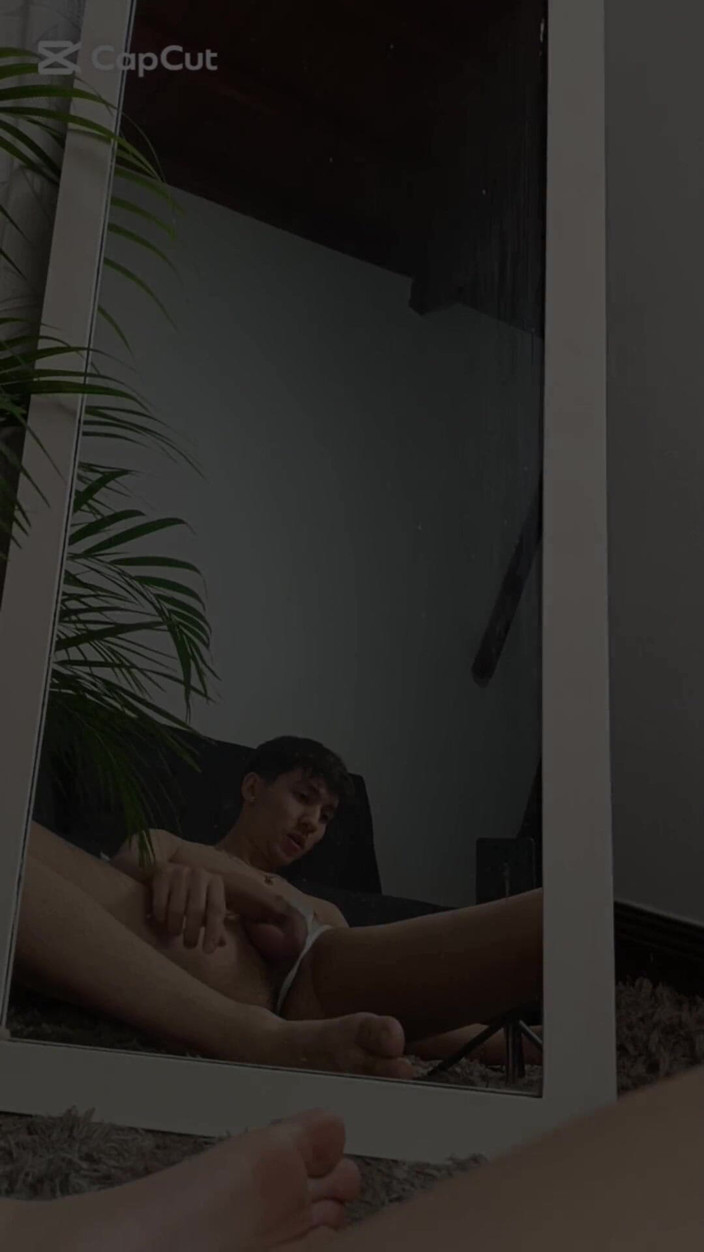 charlessteel: Twink büyük bir yapay penis ile kıçını lanet ve o...