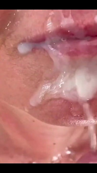 Leche dentro y en mi boca y cara