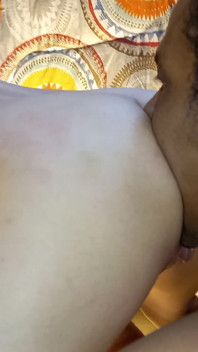 흑인 대물 자지에게 마누라를 따먹는 남편